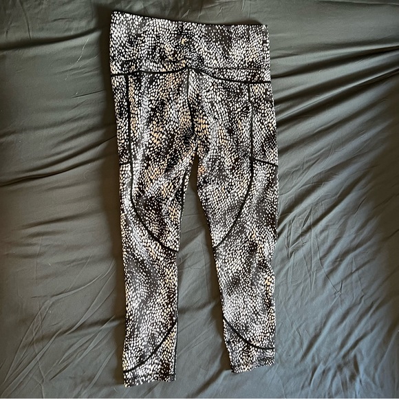 Zyia size 12,  5/8ths leggings - Picture 4 of 6